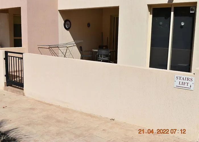 Royal Seacrest Self Catering * Paphos