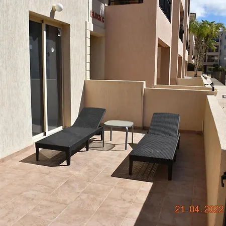 Royal Seacrest Self Catering * Paphos