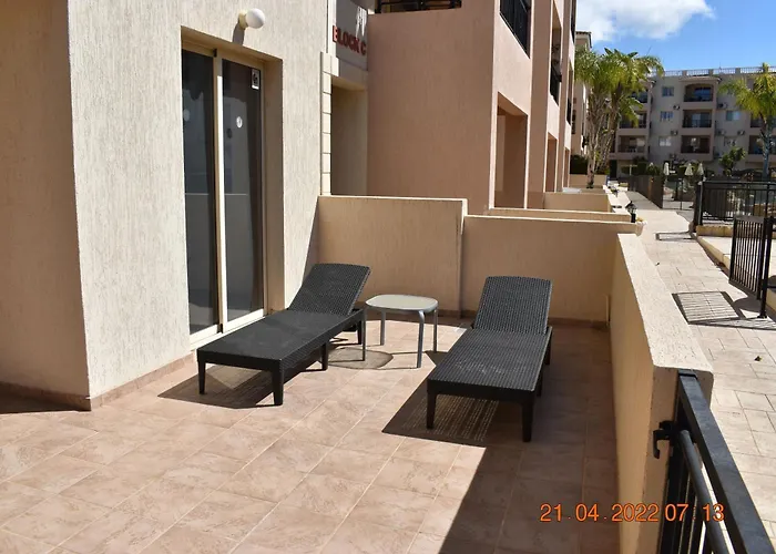 Royal Seacrest Self Catering * Paphos